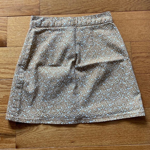 Urban Outfitters buttoned brown floral skirt - Picture 2 of 4